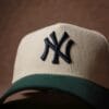 NEW ERA 9FORTY A-FRAME MLB NEW YORK YANKEES WORLD SERIES 1996 CORD TWO TONE / GREY UV SNAPBACK - Image 2