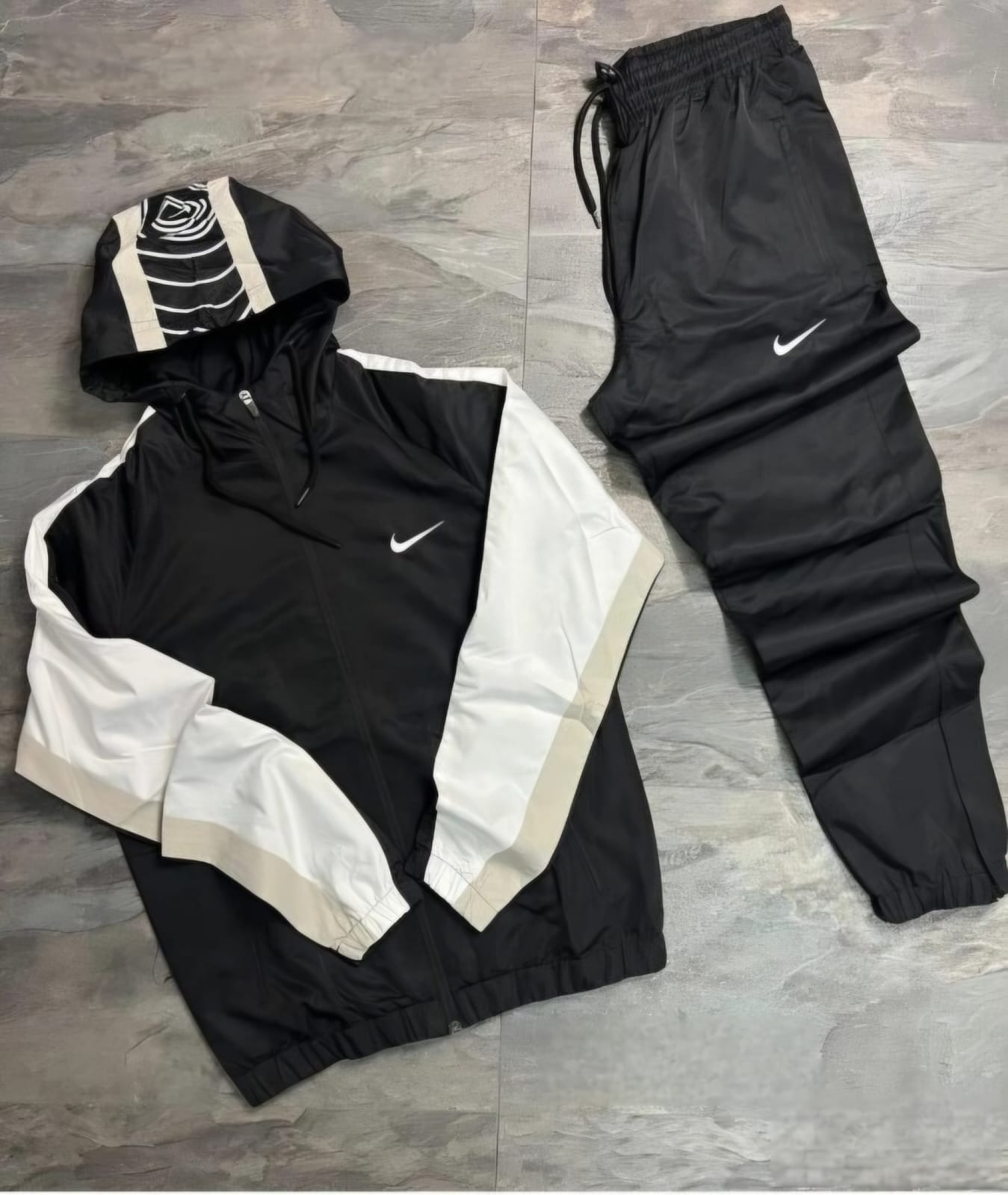 WhatsApp Image 2025-11-28 à 14.03.18_857f6b2e Survet AIRMAX noir - Image 1