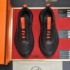 Hermès Sneaker Noir Élégance – Détails Orange Flamme - Image 5