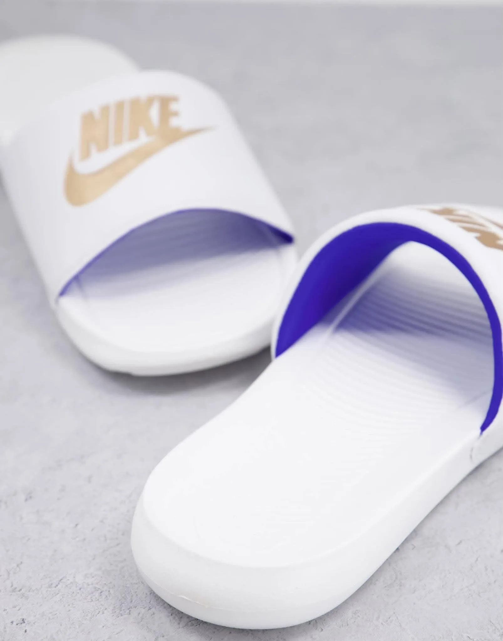 Nike Victori One Gold Wave - Image 3