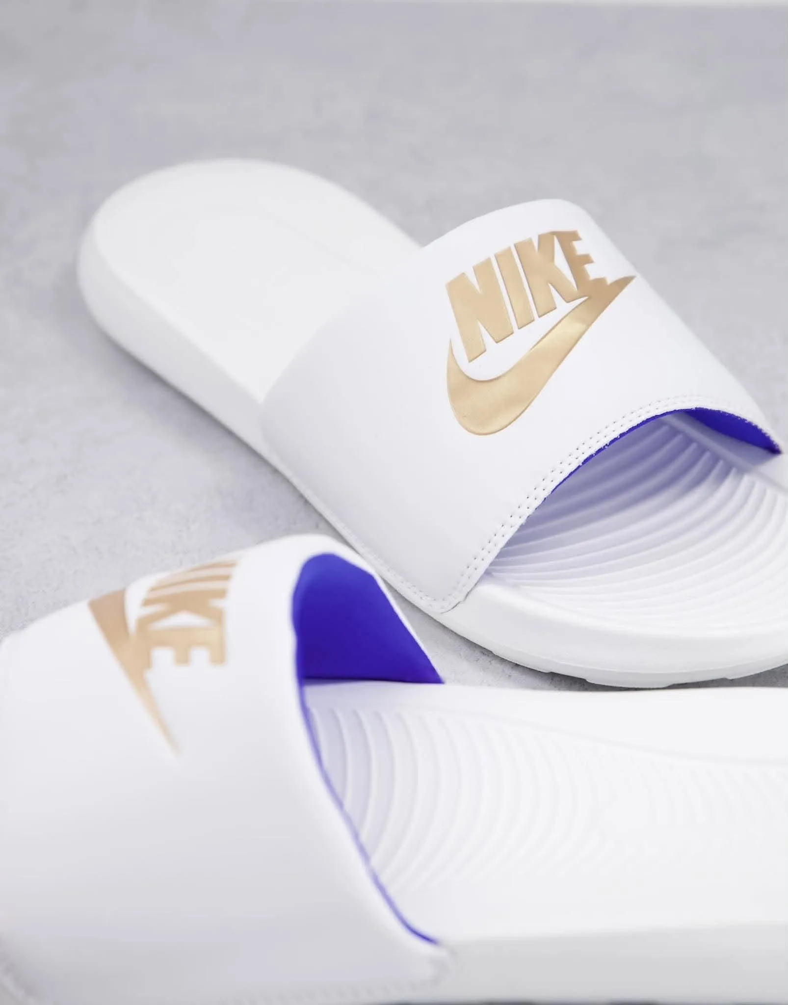 Nike Victori One Gold Wave - Image 5