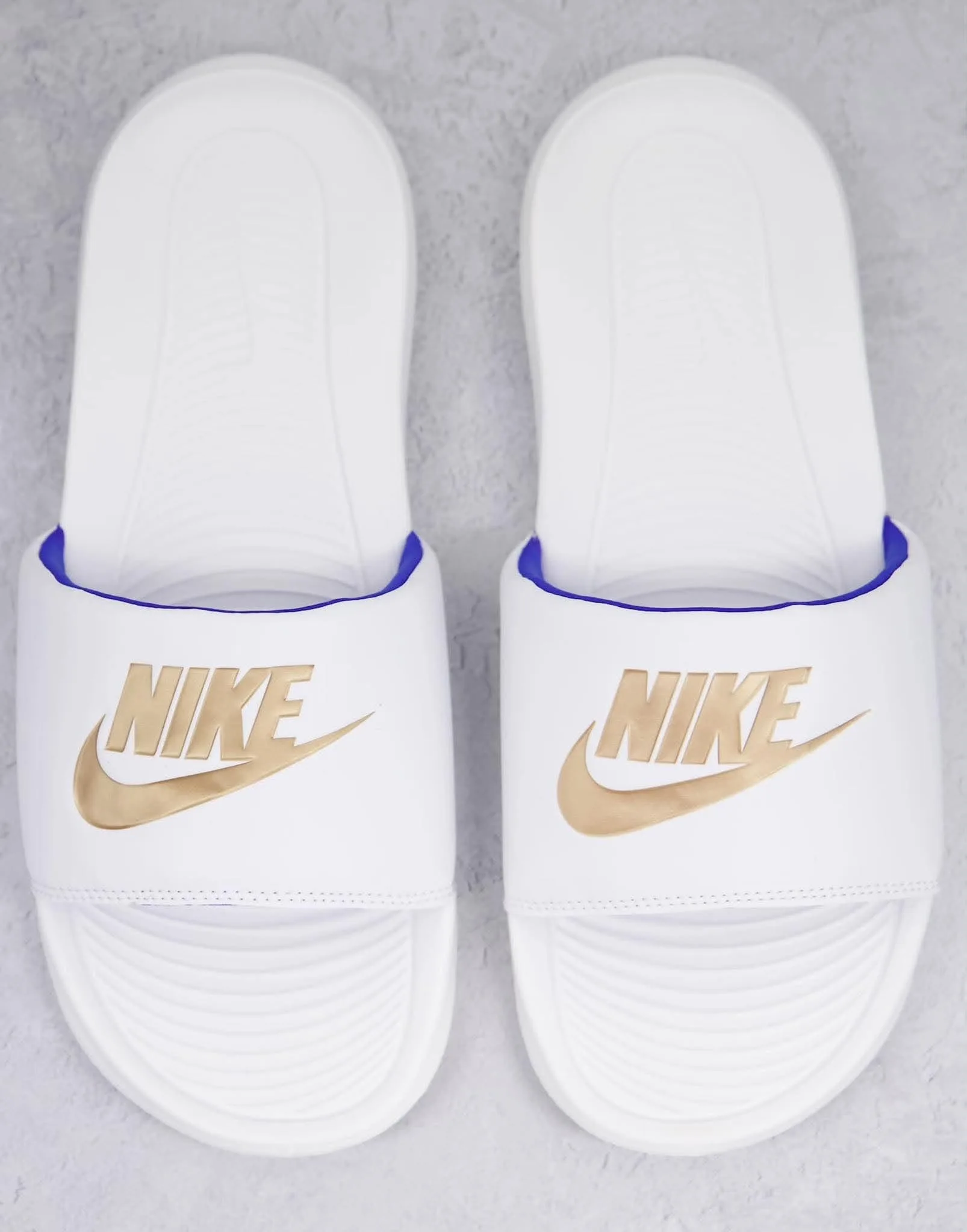 Nike Victori One Gold Wave - Image 4